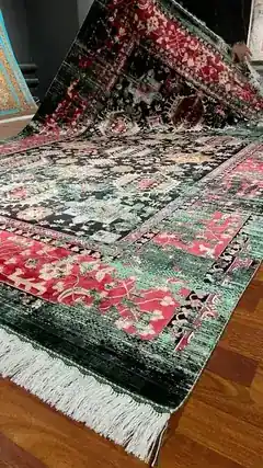 İpek ve hassas halı yıkama için desenli halı görseli